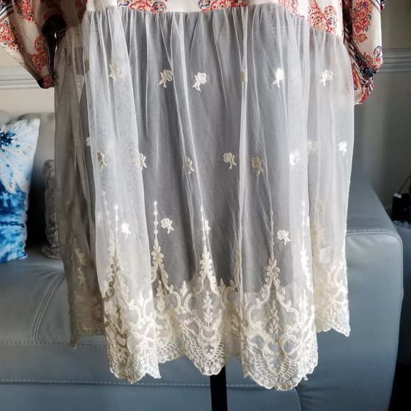 Soieblu Patterned Lace Top - Picture 6 of 16